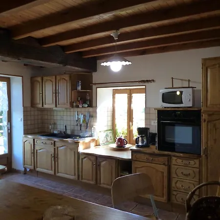 Maison Rustique Avec Cheminee, Jardin Et Animaux Admis A - Fr-1-489-184 別荘 *